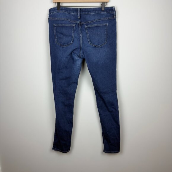 Women's Mid-Rise Skinny - Universal Thread™ Medium Wash Size 10 - Picture 6 of 7